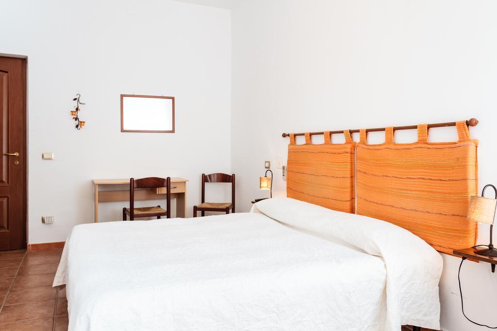 La Mezzanella Guesthouse Porto Torres Habitación foto